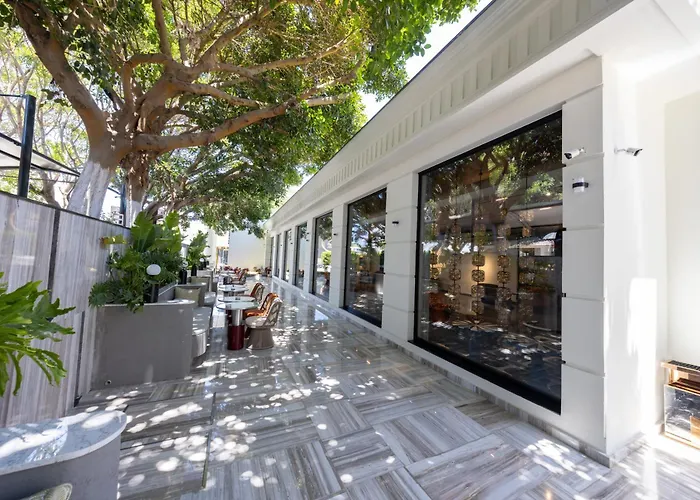 ホテル Chamada And Casino キレニア